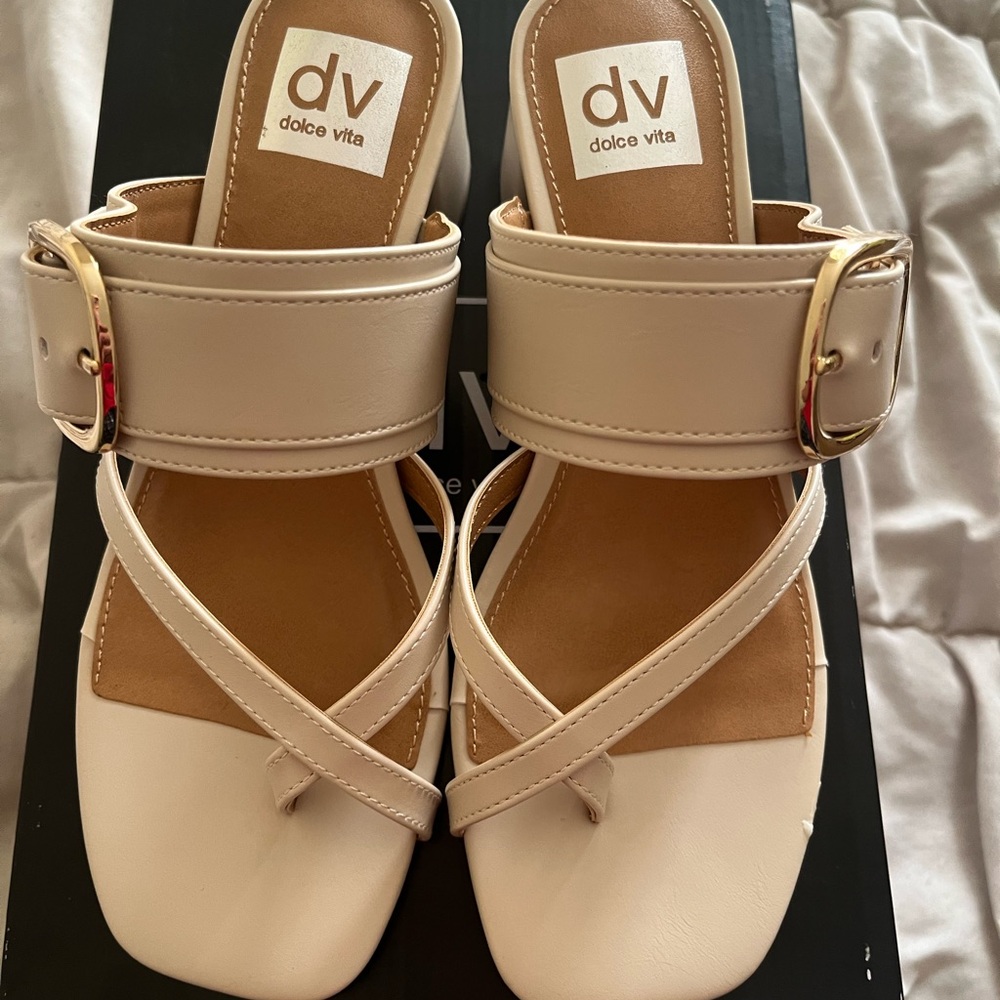 Dolce Vita Women's Tan Sandals